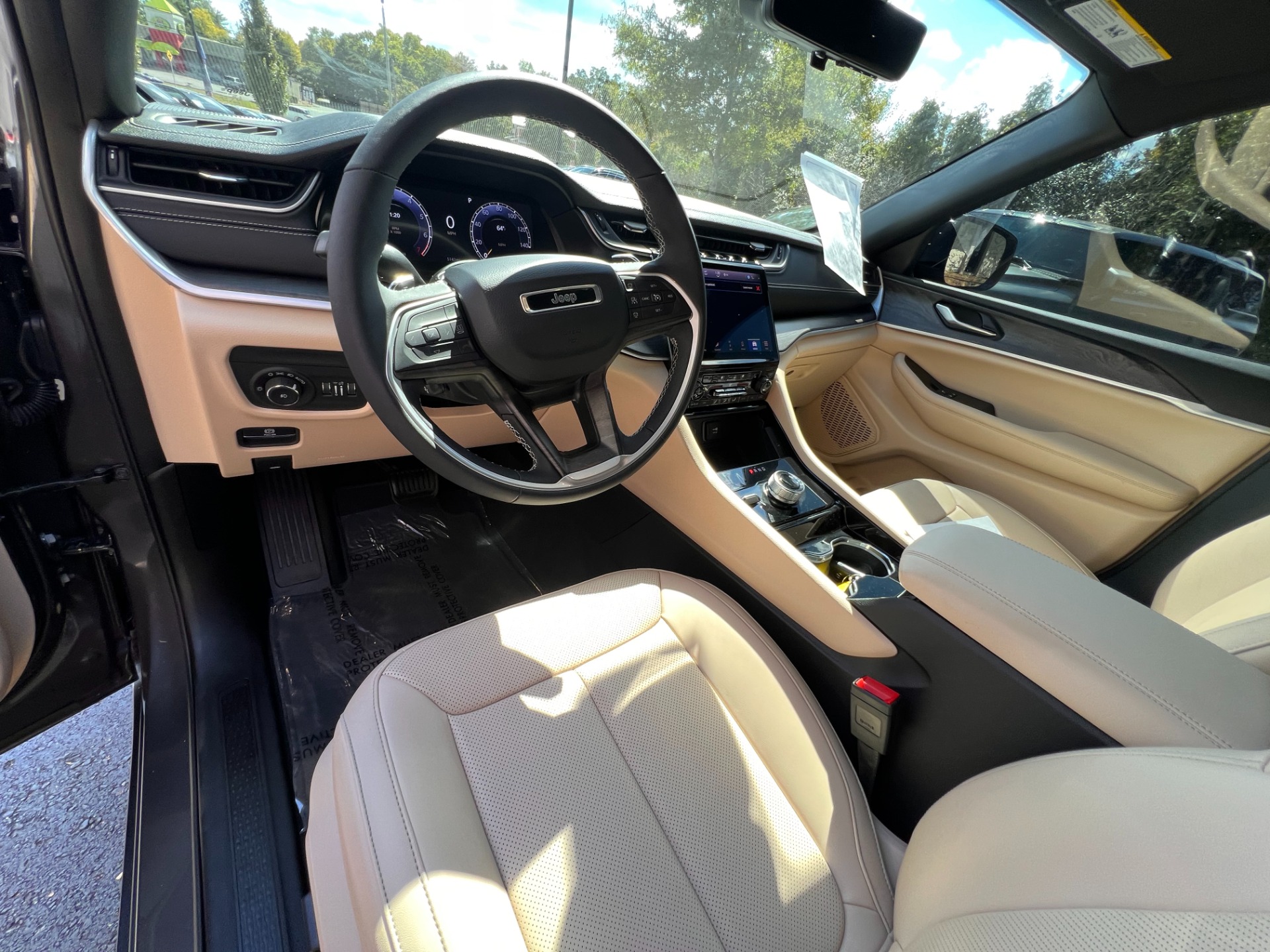Used 2023 Jeep Grand Cherokee Limited AWD W/LUXURY TECH Used 2023 Jeep Grand Cherokee Limited AWD W/LUXURY TECH