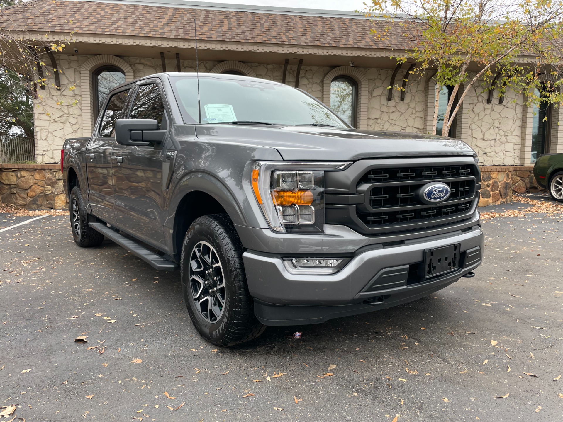 Used 2022 ford f 150 xlt supercrew 3 5l v6 w trailer tow pkg for sale