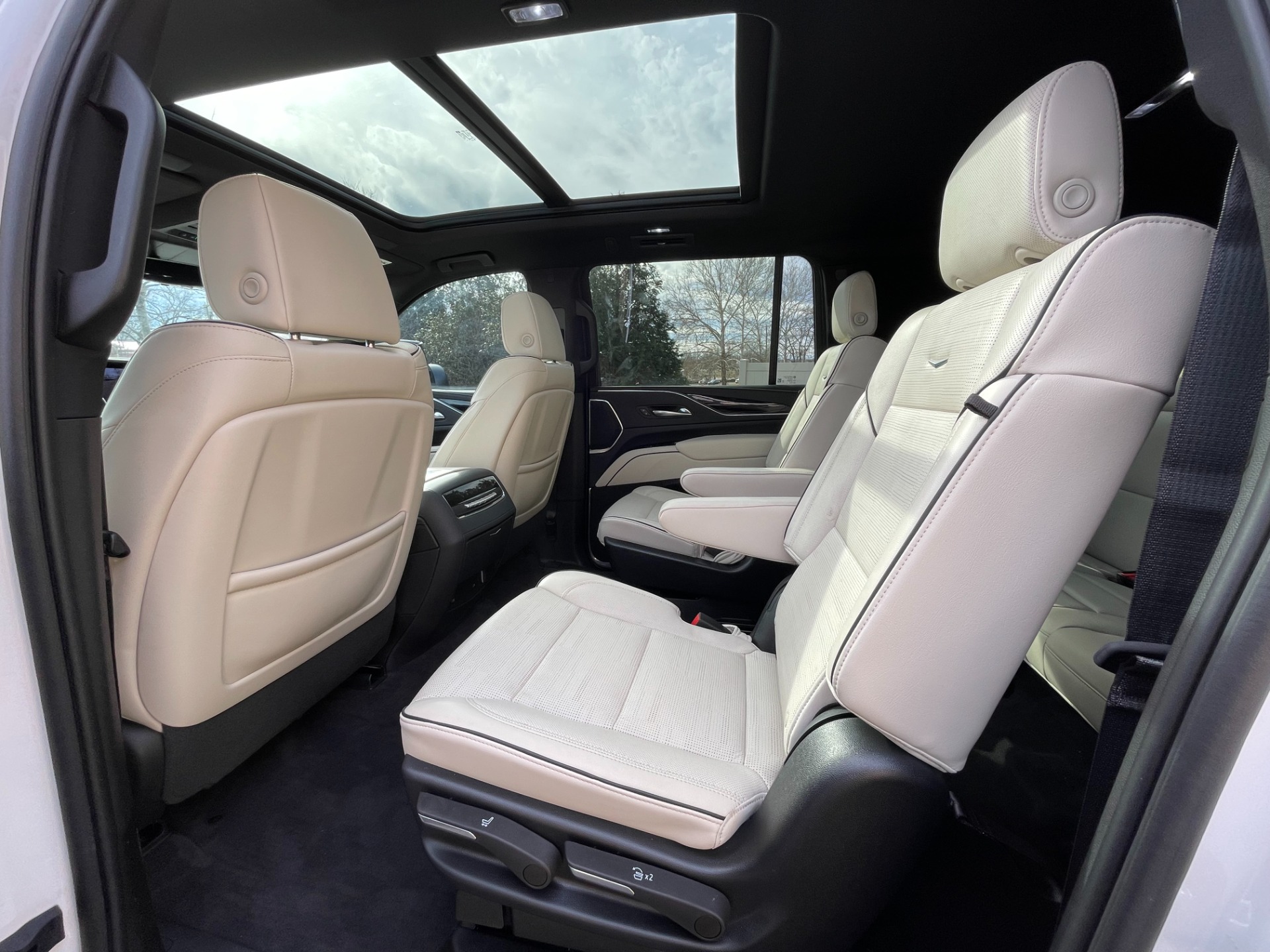 Used 2022 Cadillac Escalade ESV 4WD SPORT TOURING PKG W/SUPER