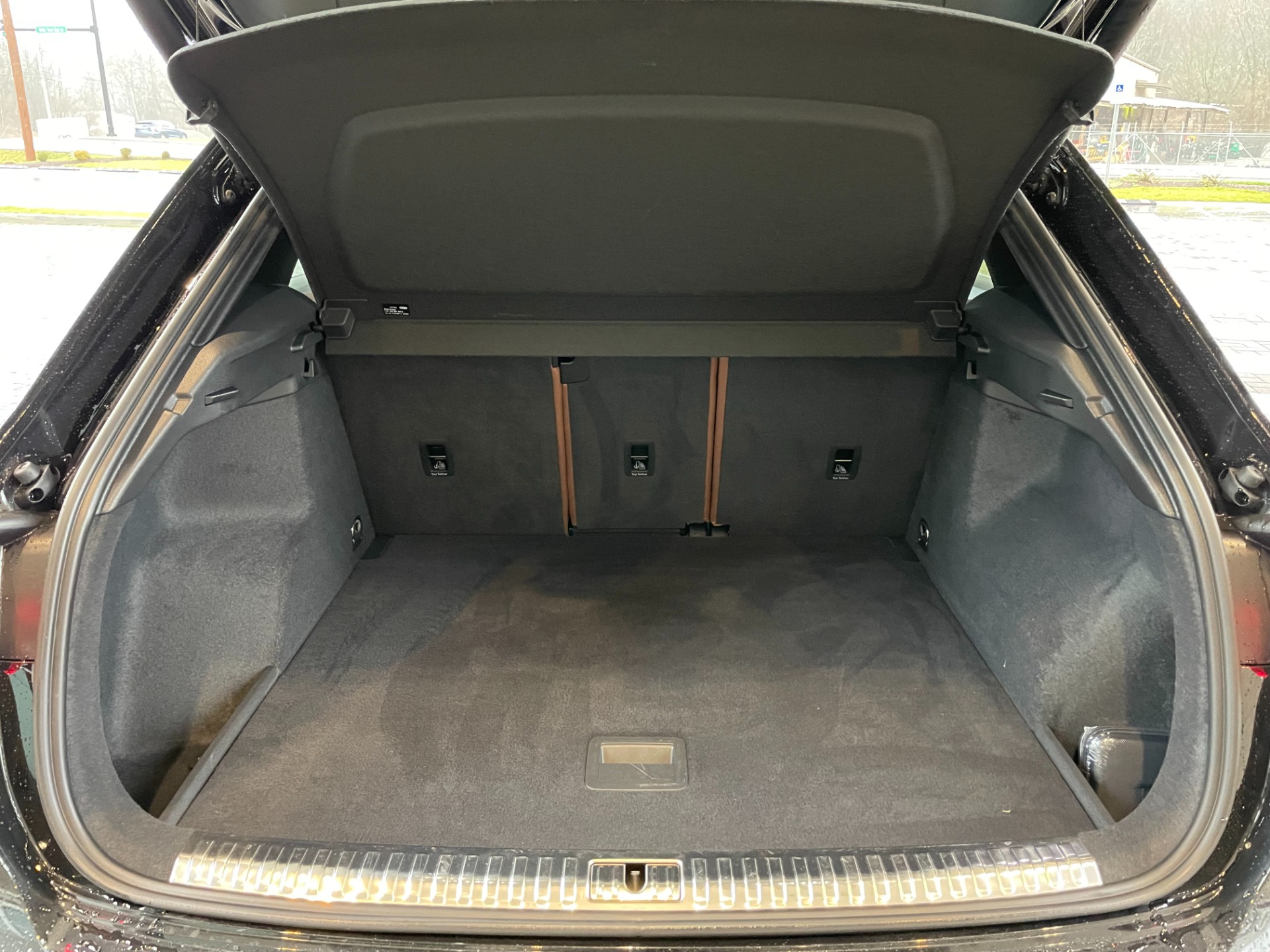 Trunk Ledge Kit | AUDI Q3 2022 Trunk Ledge Kit | AUDI Q3 2022