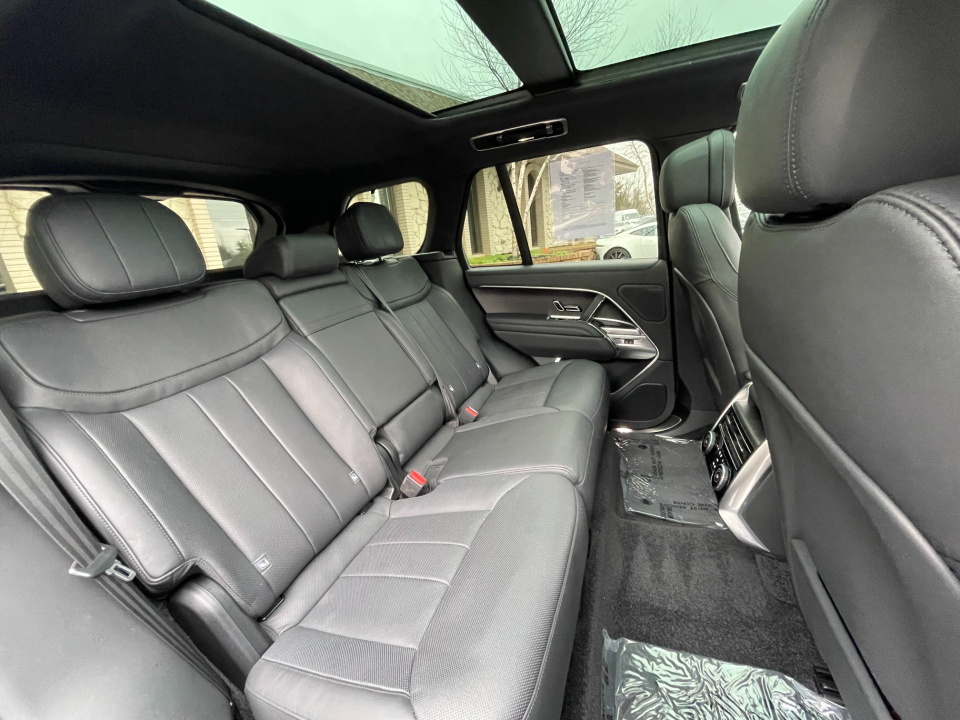 2023 Land Rover Range Rover SE - Photo 18