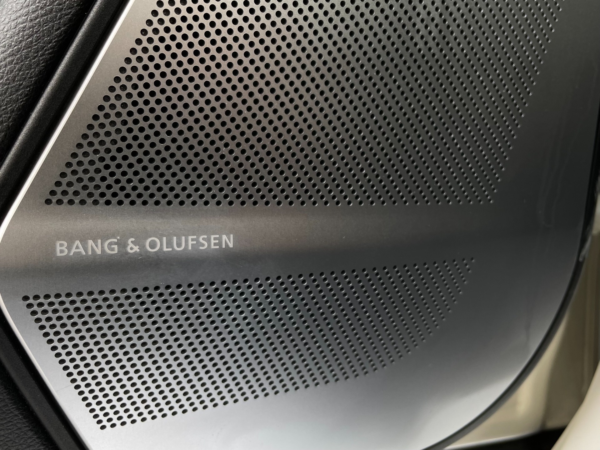 BANG&OLUFSEN Mercedes-Benz スピーカー 新品【Mercedes×Bang&Olufsen】ポータブルスピーカー