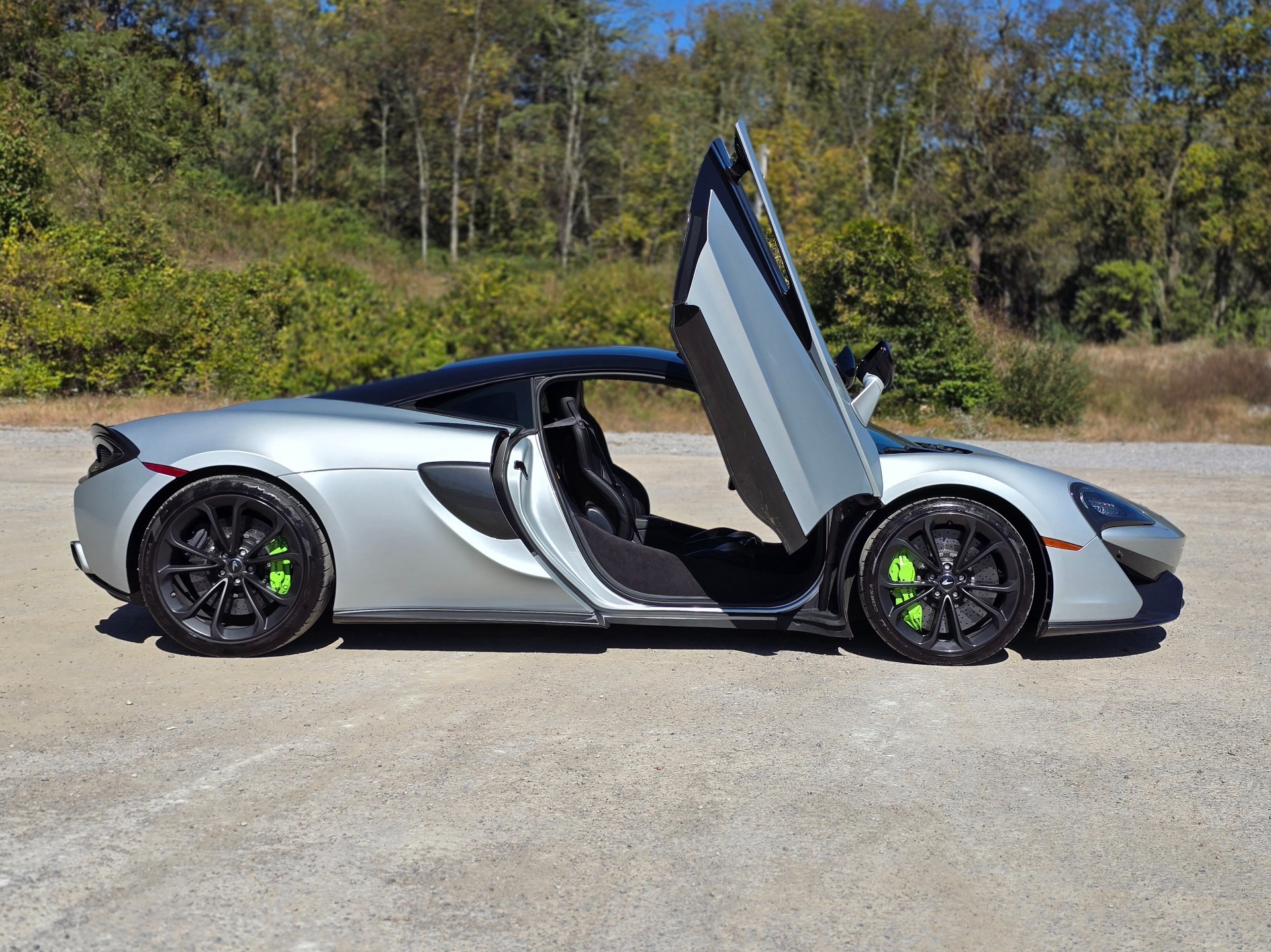 エムラクール Used 2020 McLaren 570S NOSE LIFT LUXURY PACK W/SPORT EXHAUST For