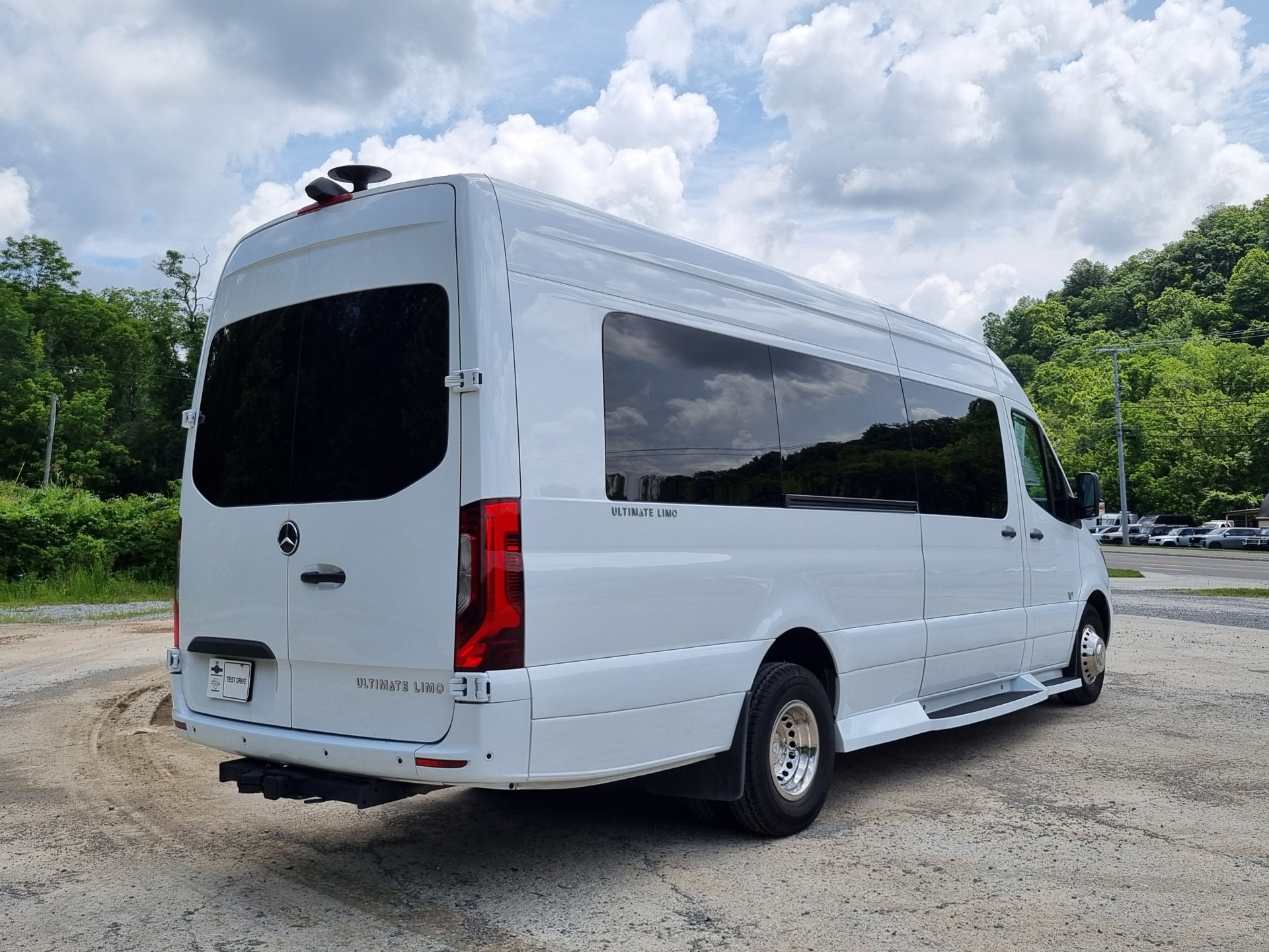 MERCEDES-BENZ Sprinter (AM3780) 限定版 MB Sprinter Tow Truck w/ Bruder Roadster, Light & Sound