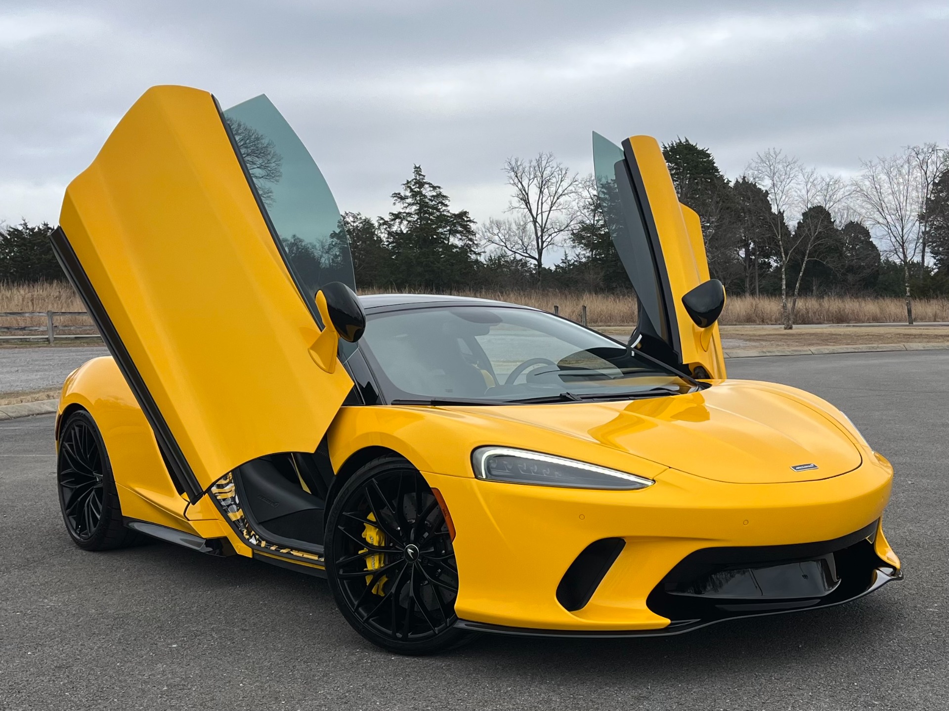2022 MASTERS イエローフラッグ Used 2022 McLaren GT w/ ELITE PAINT, MSO BLACK PKG, ELECTROCHROMIC
