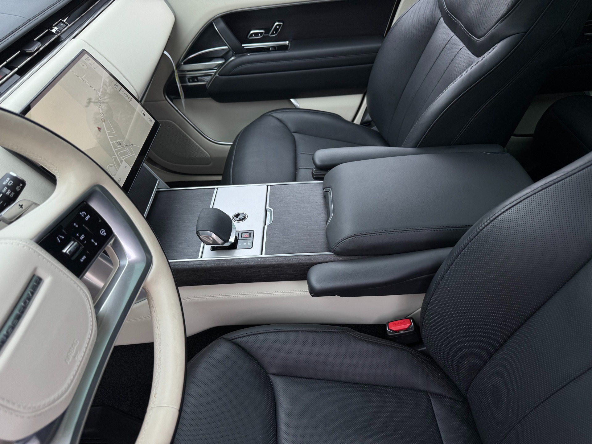 2024 Land Rover Range Rover SE - Photo 12