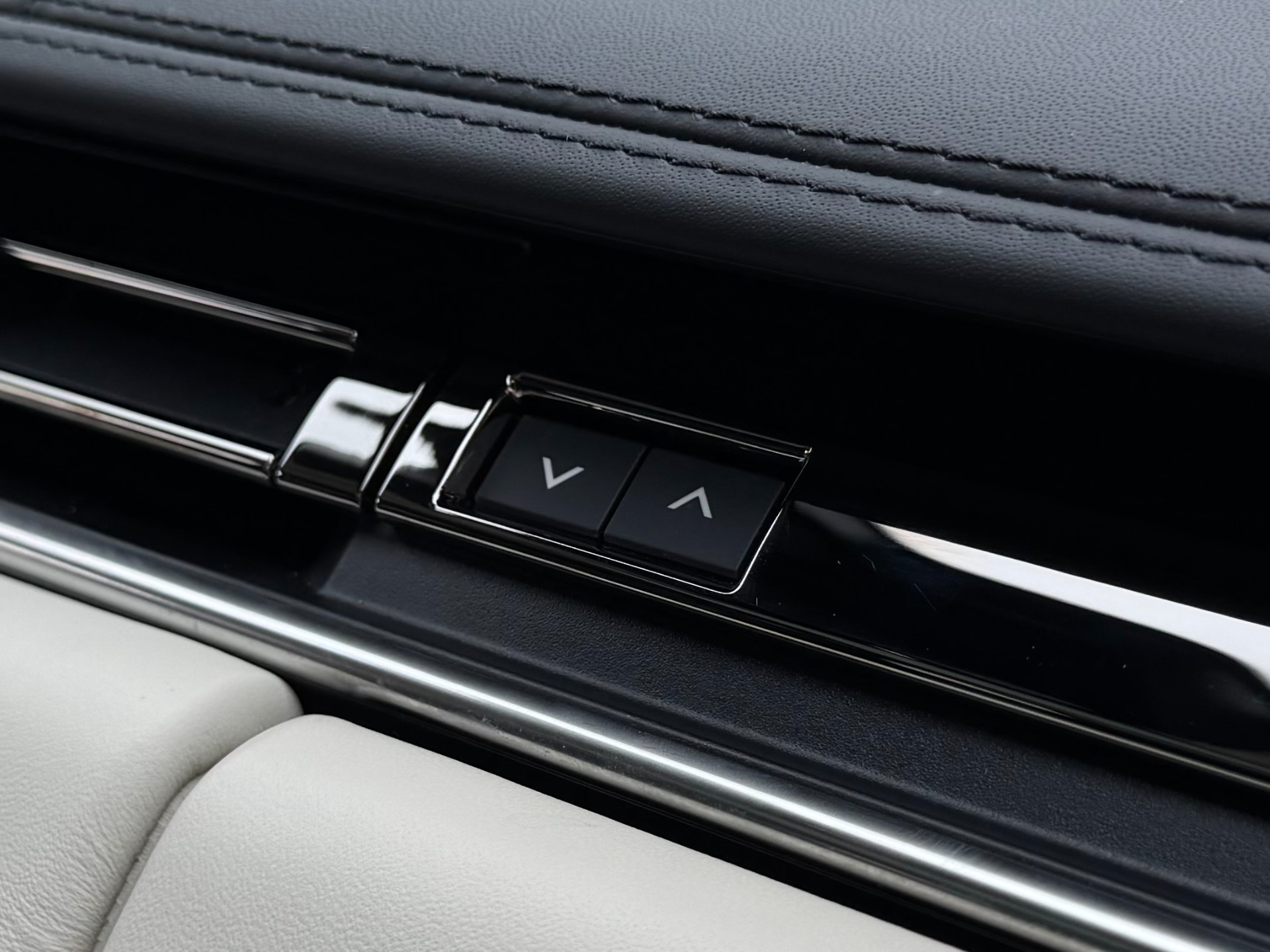 2024 Land Rover Range Rover SE - Photo 22