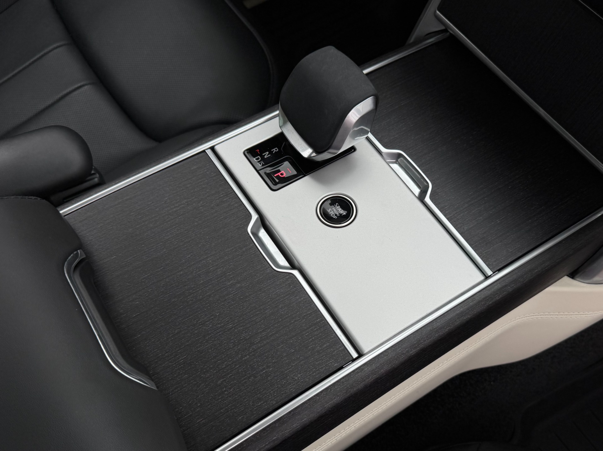 2024 Land Rover Range Rover SE - Photo 25