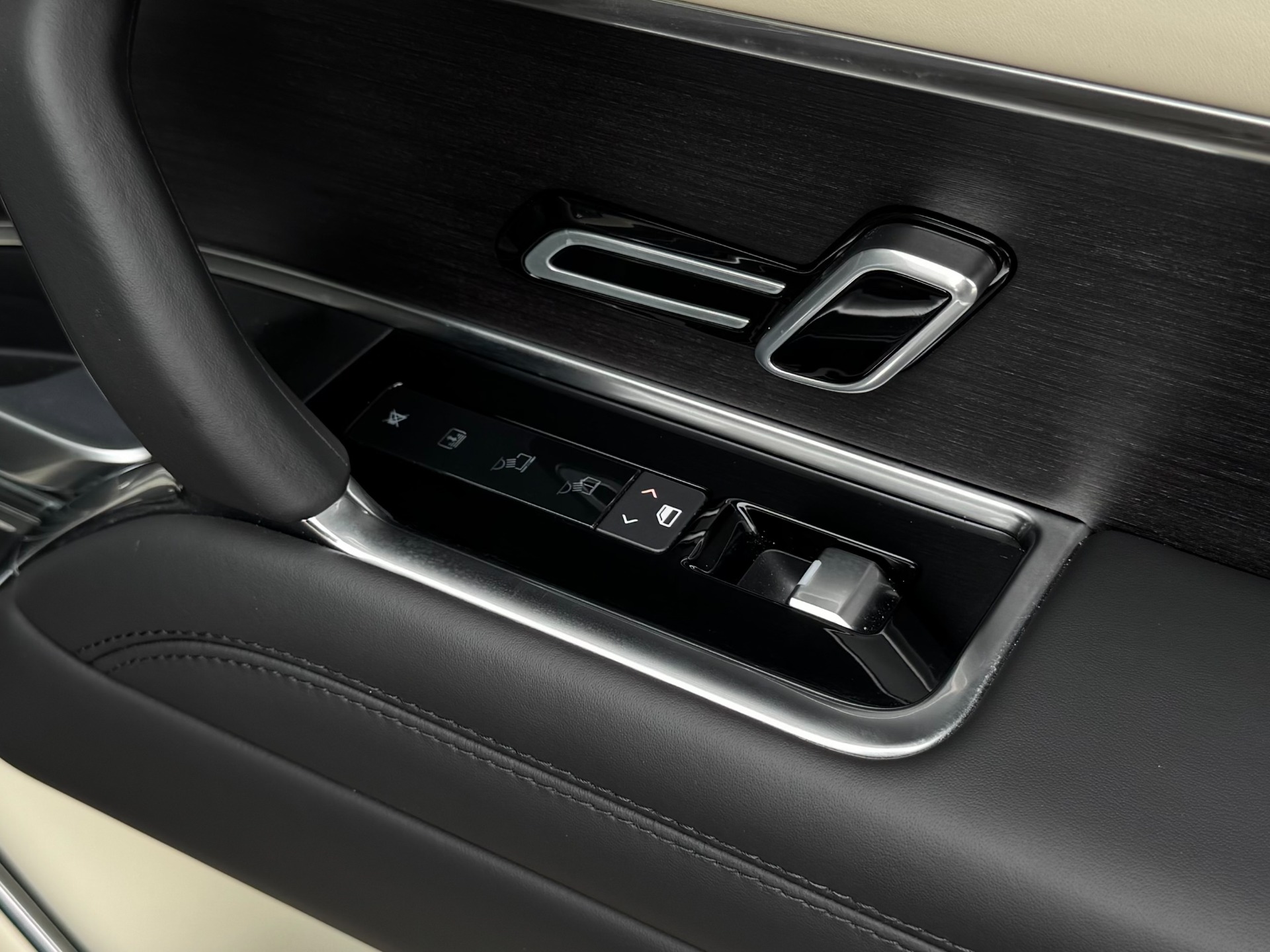 2024 Land Rover Range Rover SE - Photo 31