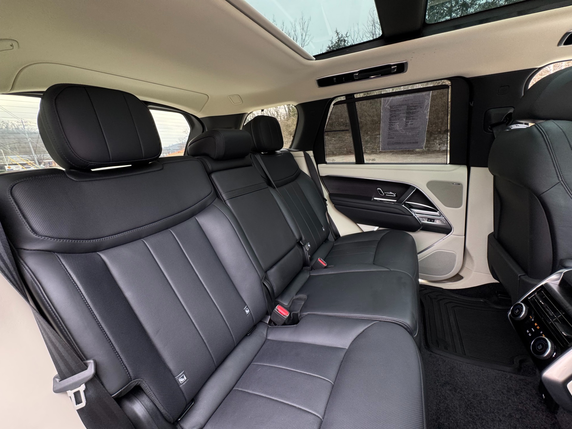 2024 Land Rover Range Rover SE - Photo 34