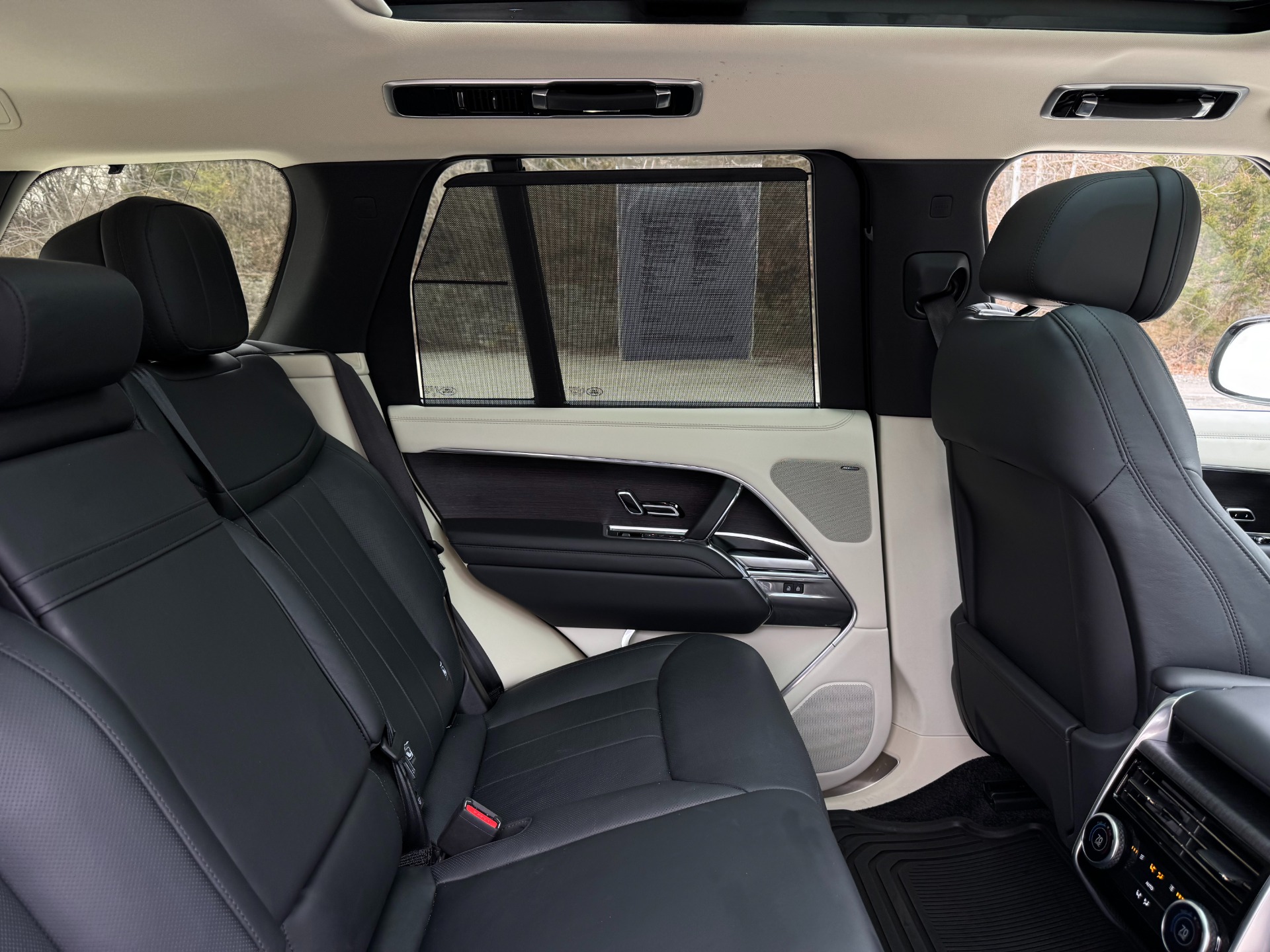 2024 Land Rover Range Rover SE - Photo 35