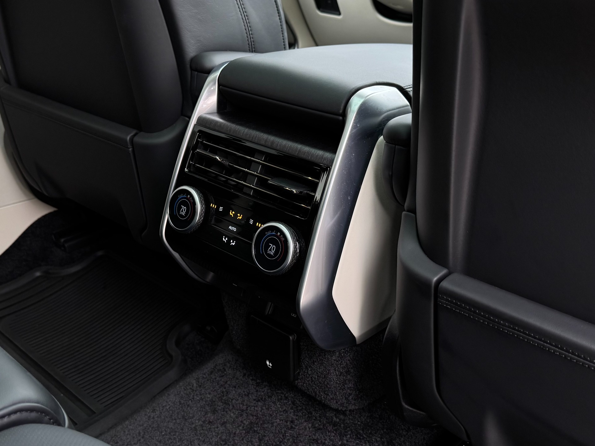 2024 Land Rover Range Rover SE - Photo 36