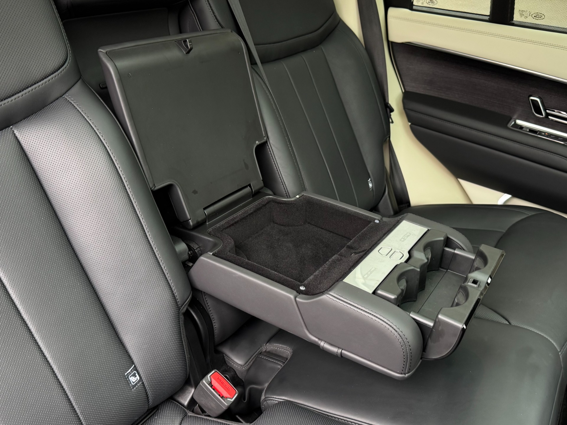 2024 Land Rover Range Rover SE - Photo 38