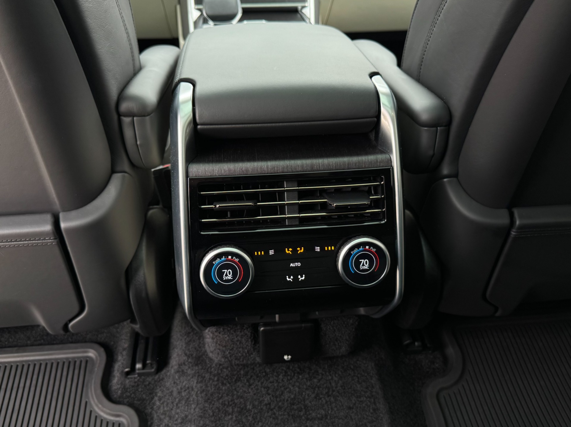 2024 Land Rover Range Rover SE - Photo 46