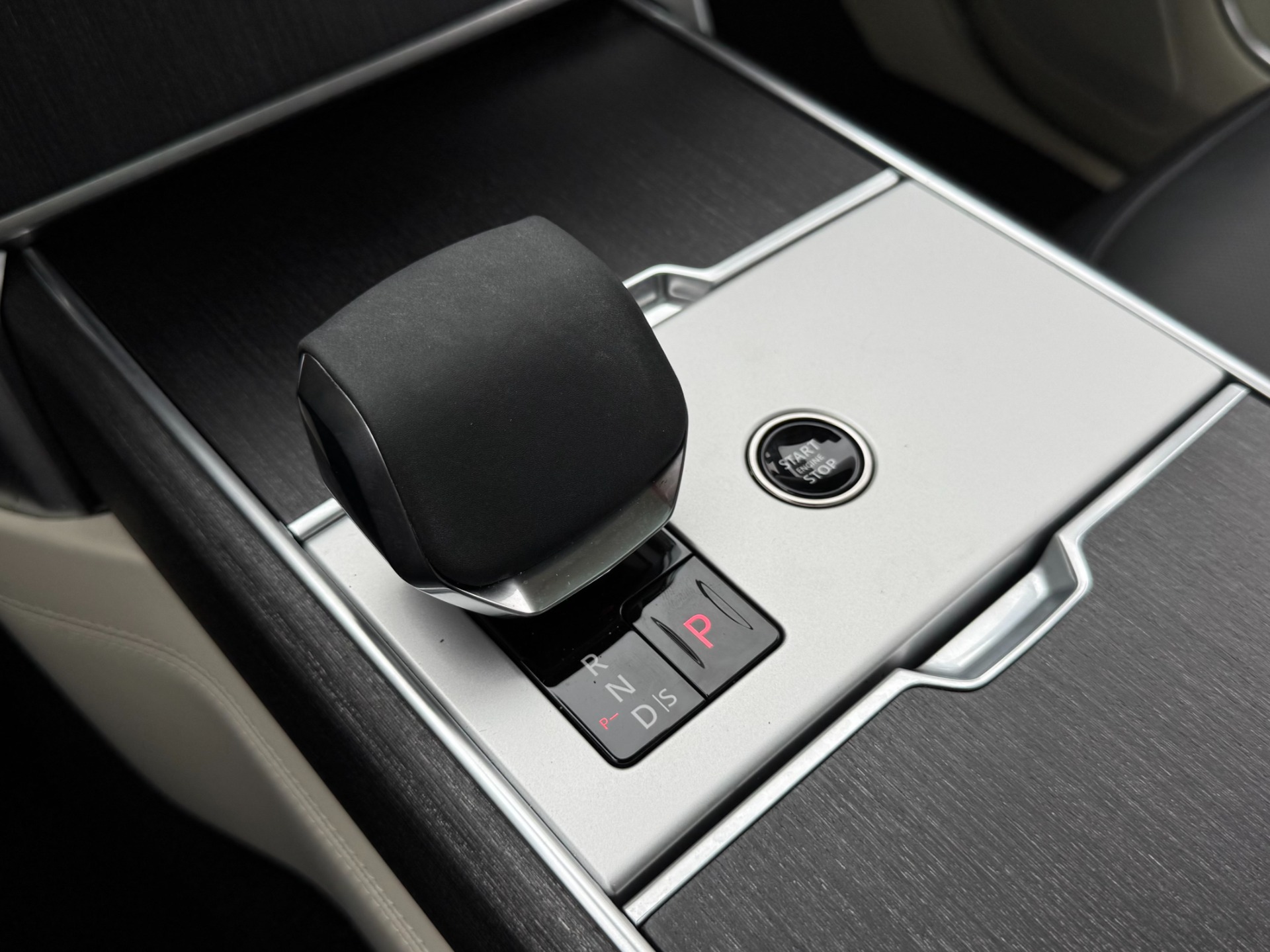 2024 Land Rover Range Rover SE - Photo 56
