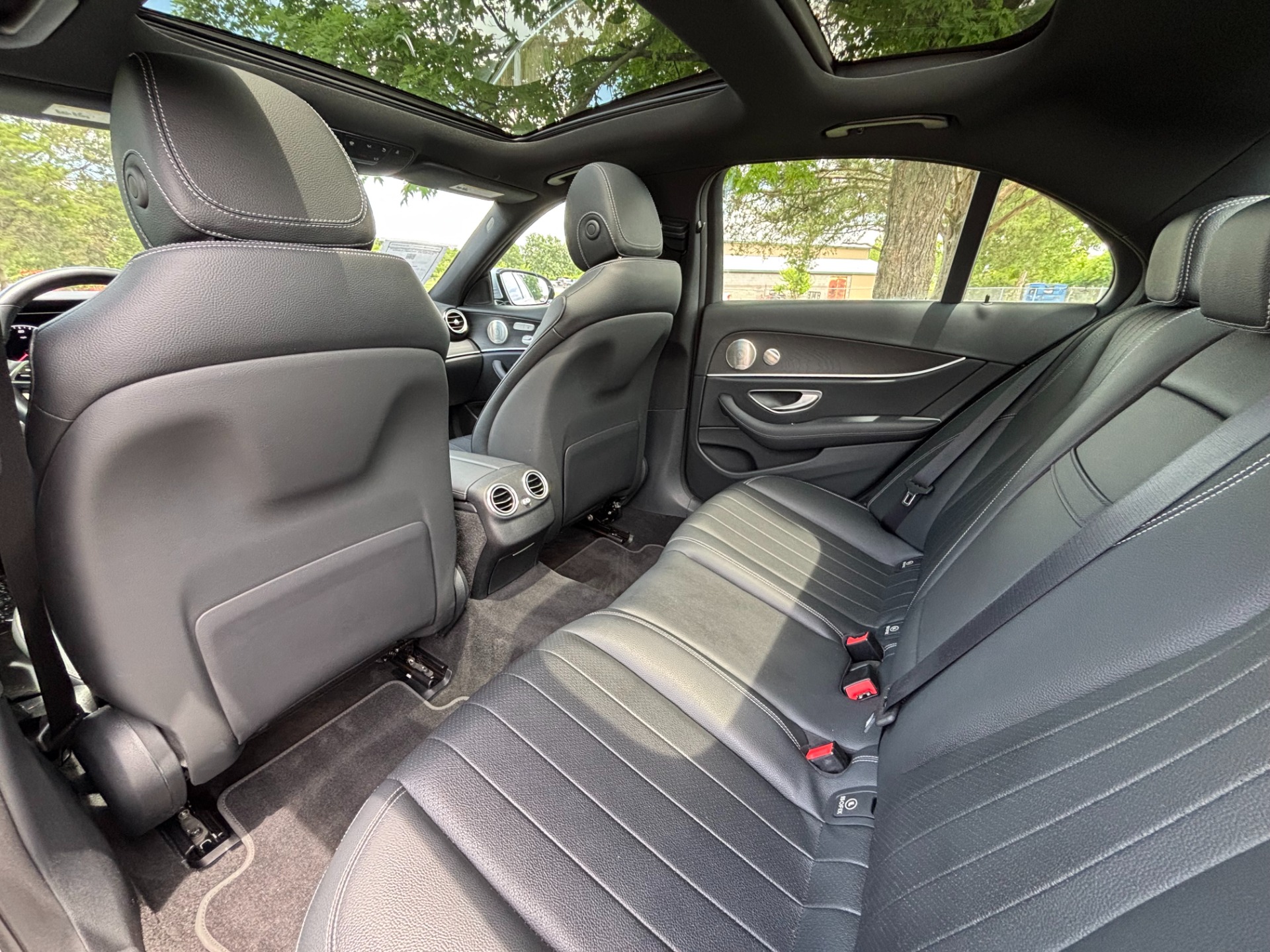 2022 Mercedes-Benz E-Class E350 - Photo 16