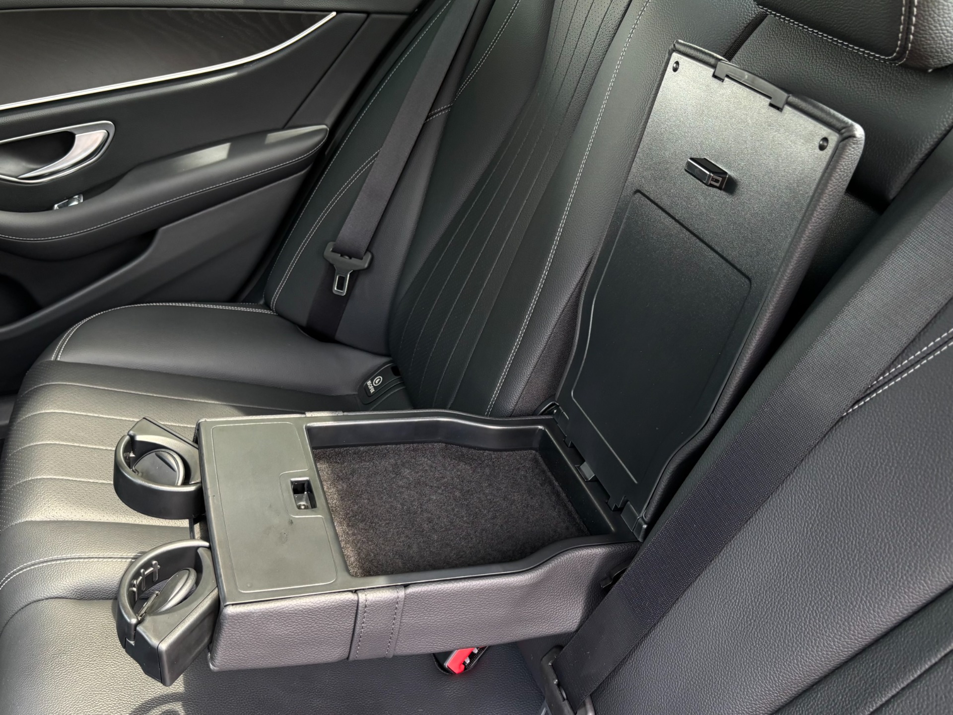 2022 Mercedes-Benz E-Class E350 - Photo 18