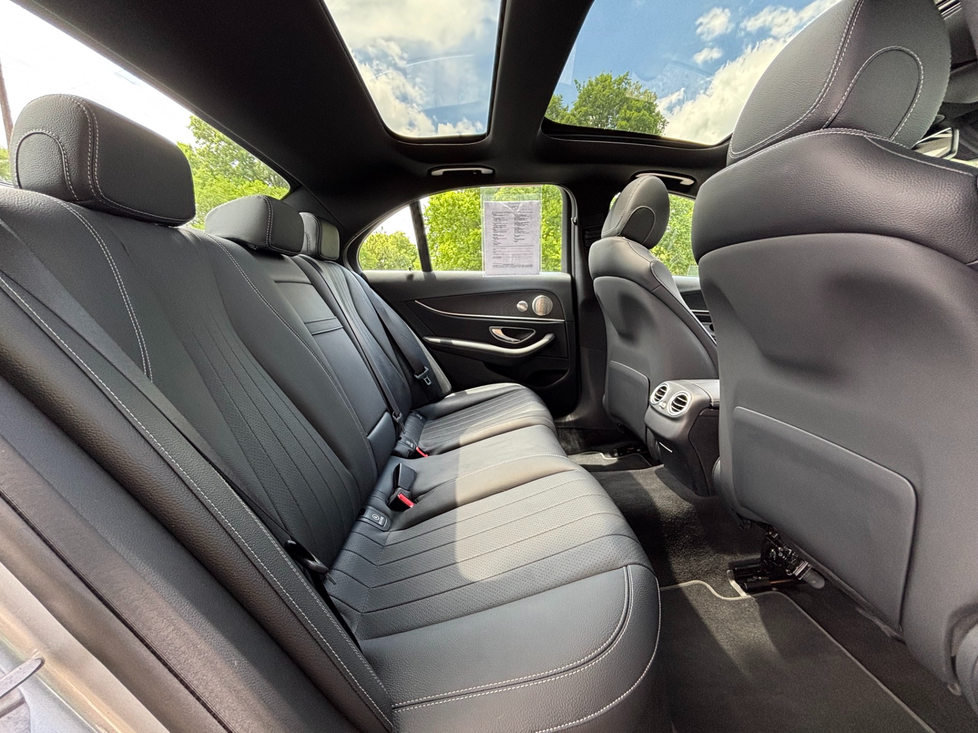 2022 Mercedes-Benz E-Class E350 - Photo 19