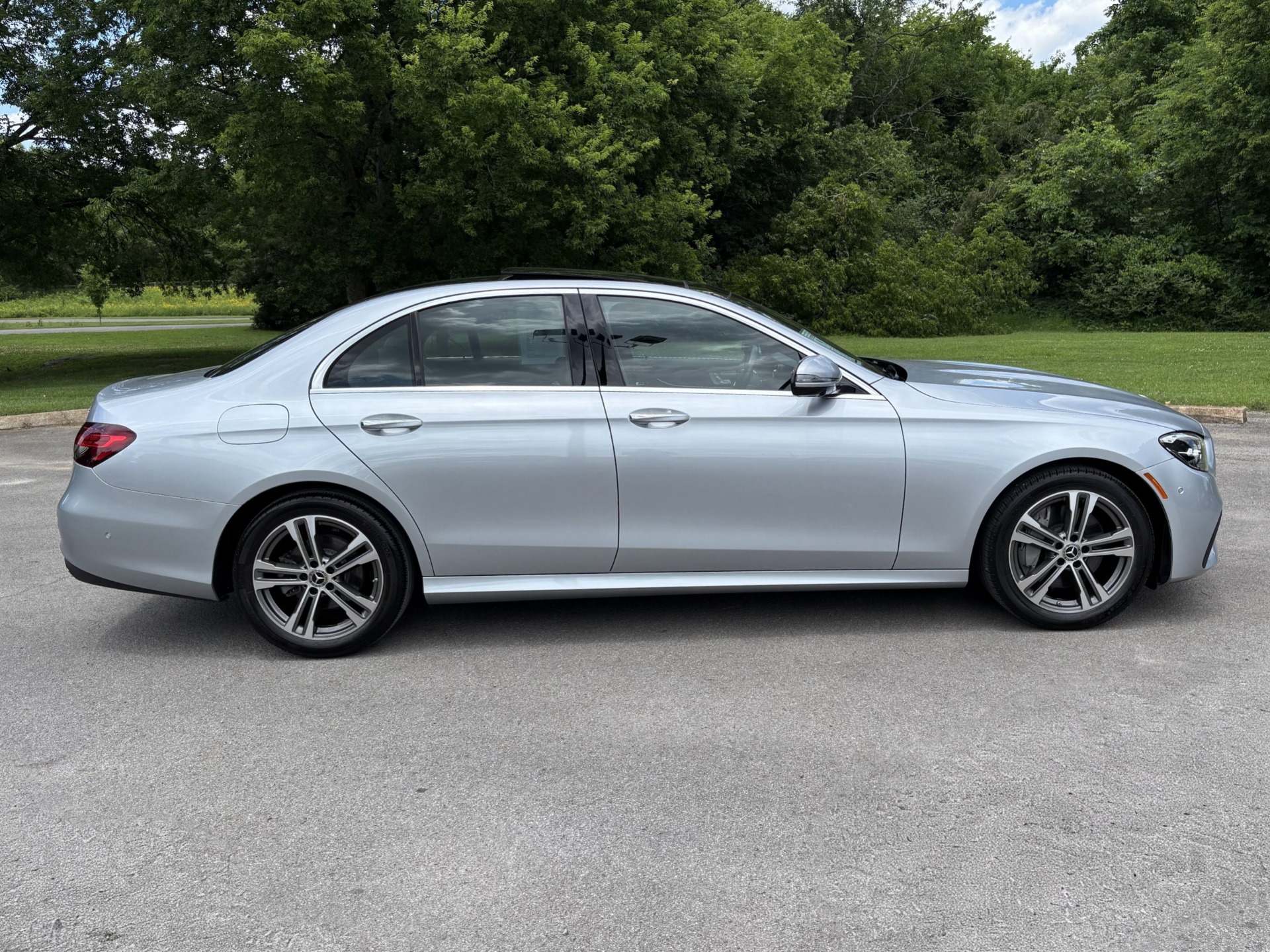 2022 Mercedes-Benz E-Class E350 - Photo 7