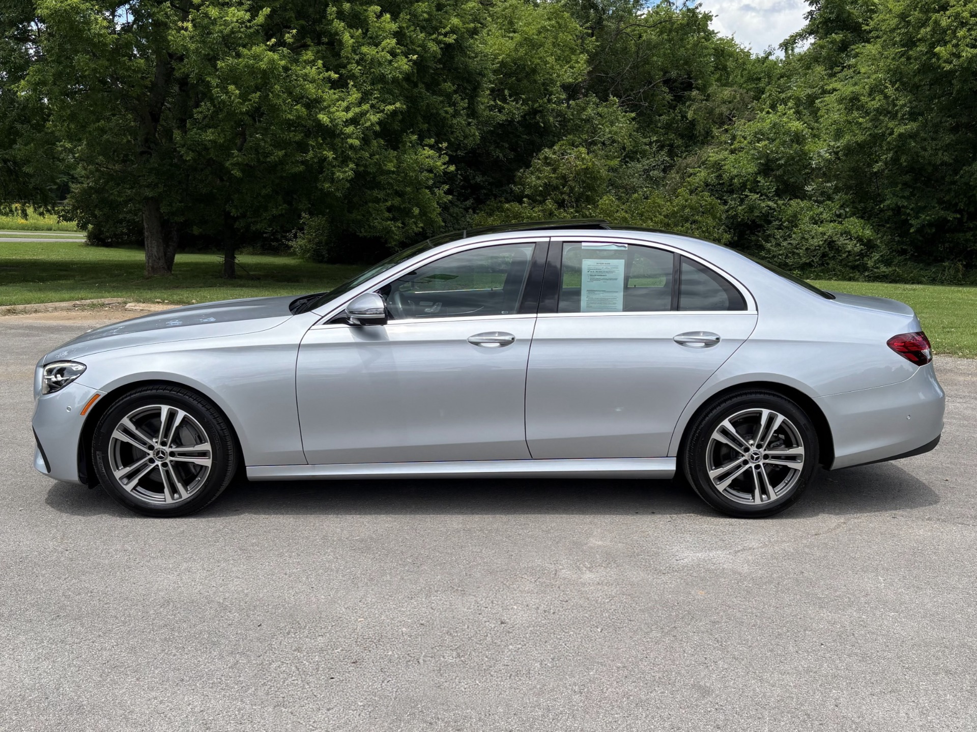 2022 Mercedes-Benz E-Class E350 - Photo 8