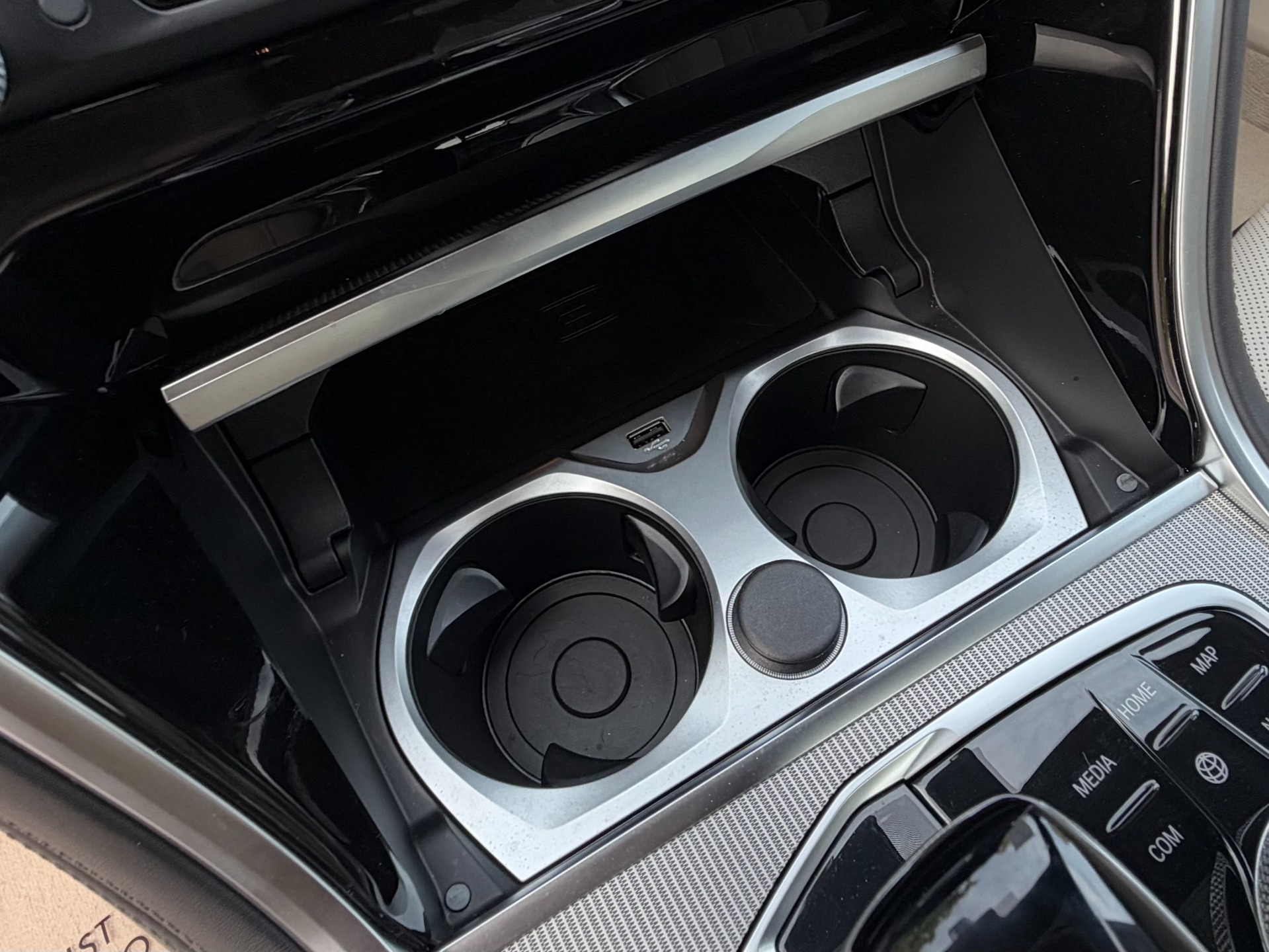2026 BMW 8 Series 840i - Photo 16
