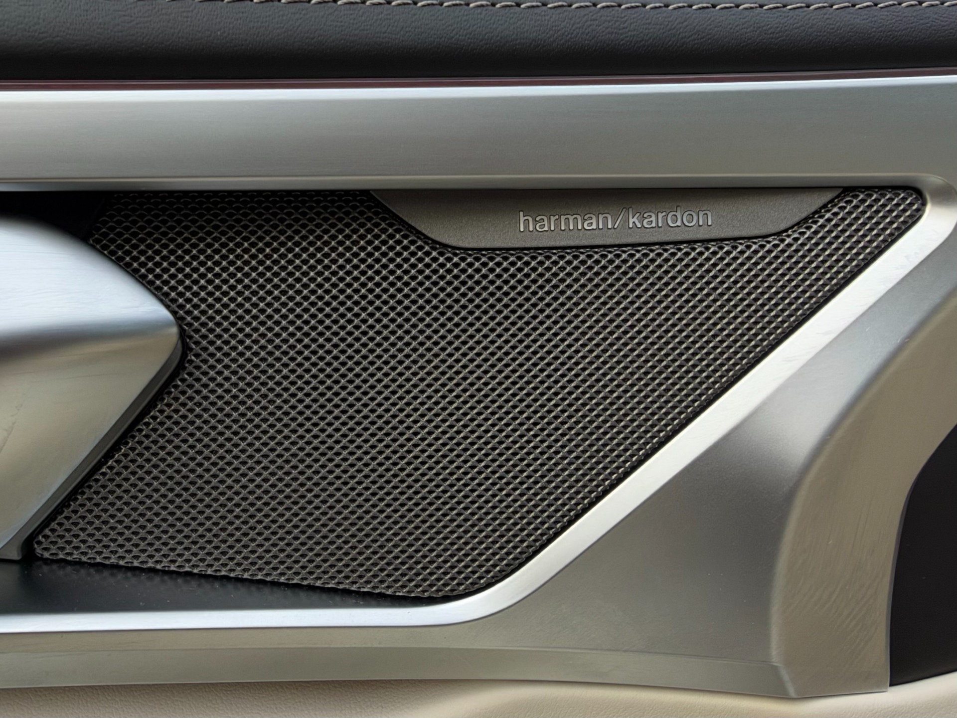 2026 BMW 8 Series 840i - Photo 18