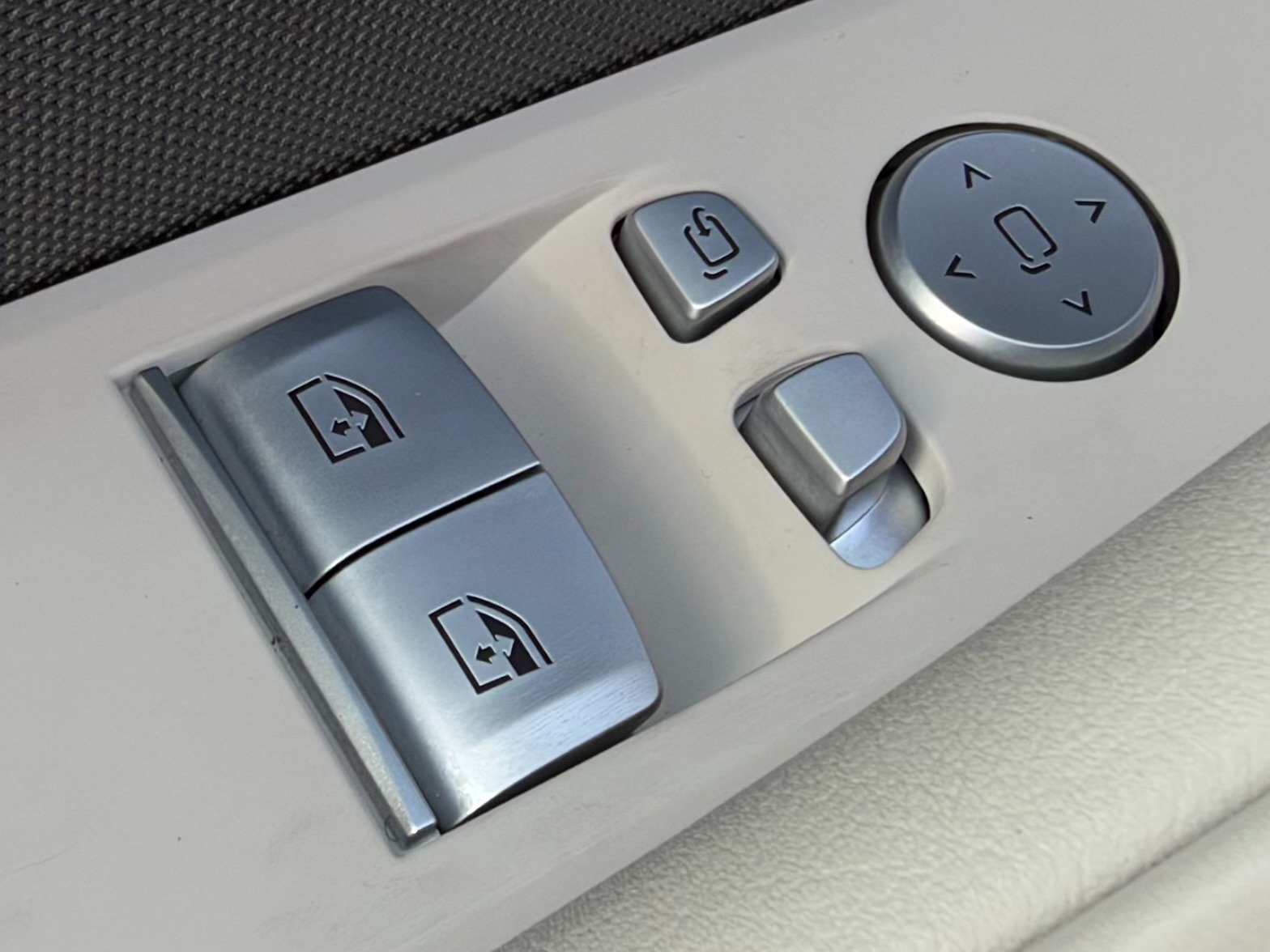 2026 BMW 8 Series 840i - Photo 20
