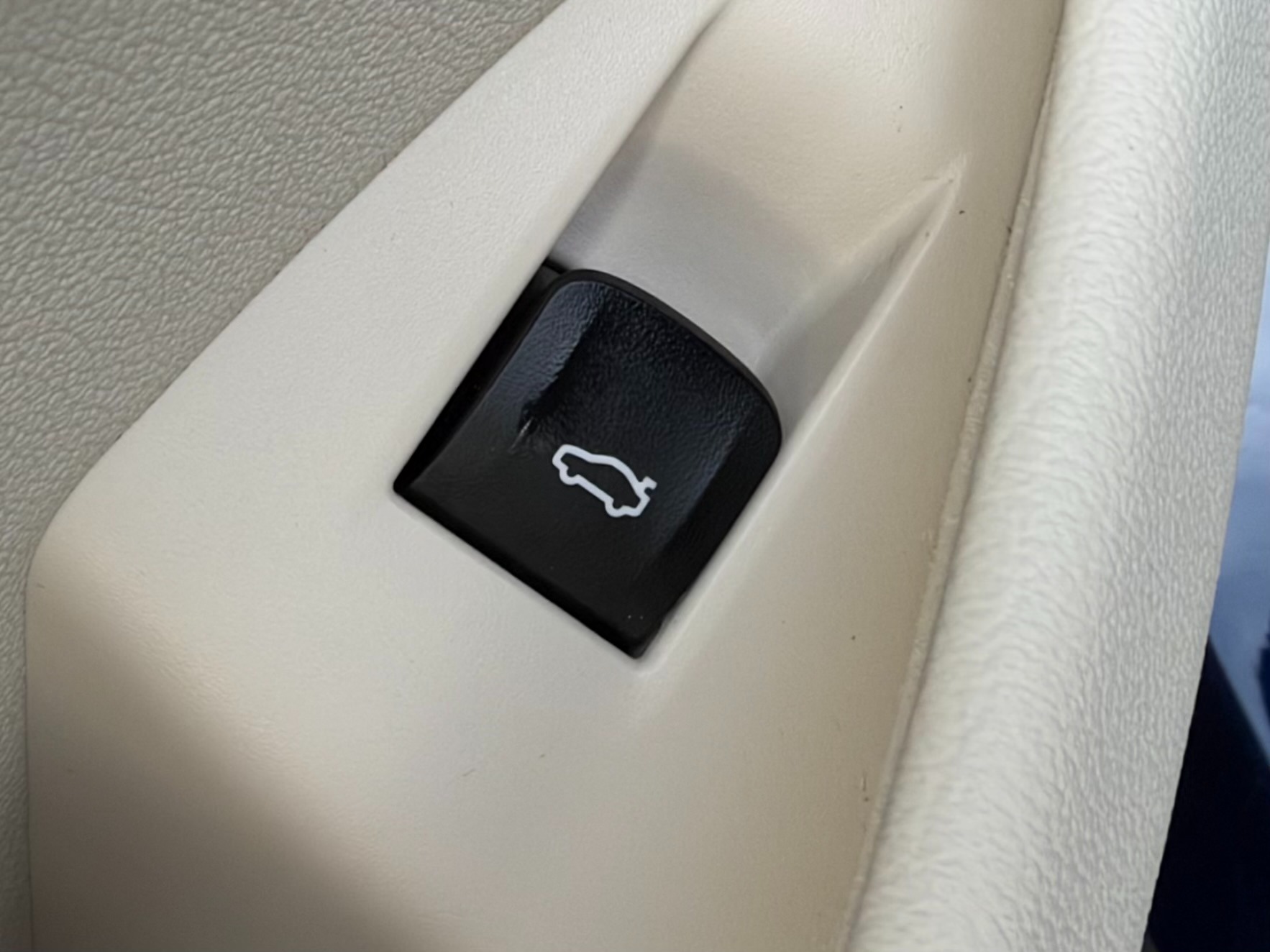 2026 BMW 8 Series 840i - Photo 21