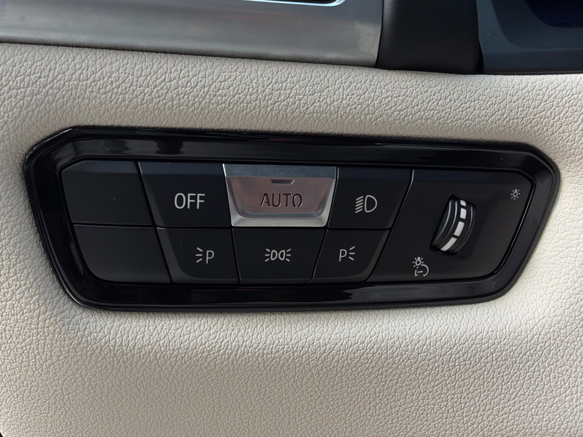 2026 BMW 8 Series 840i - Photo 23