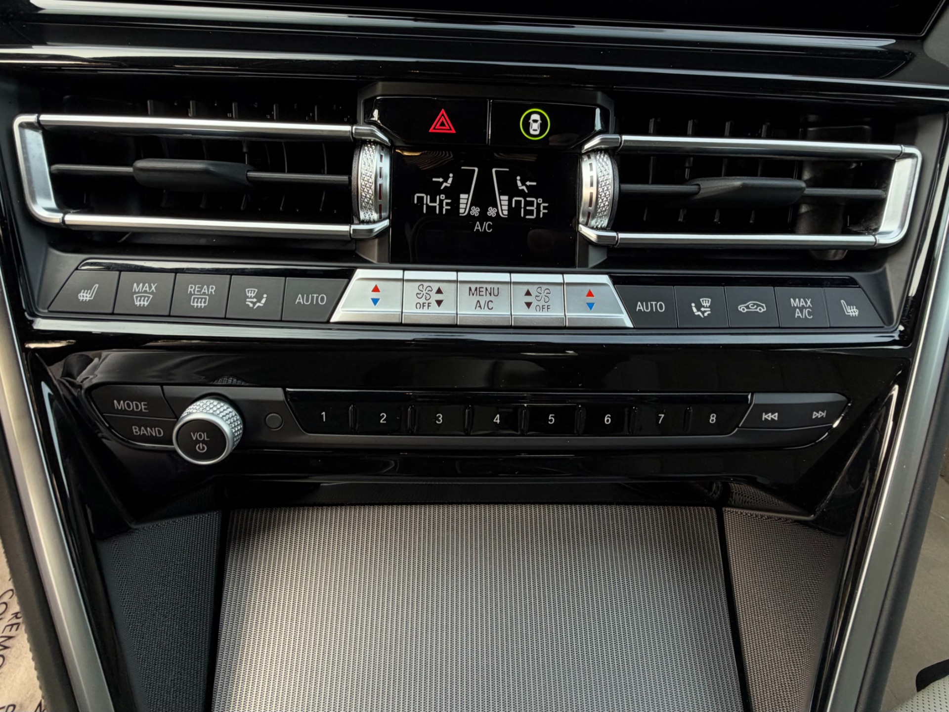 2026 BMW 8 Series 840i - Photo 25