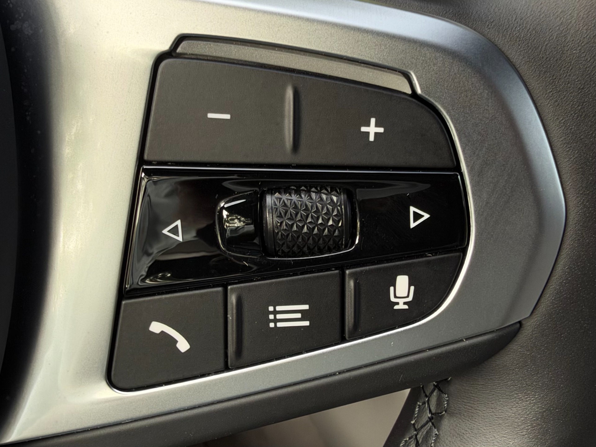 2026 BMW 8 Series 840i - Photo 28