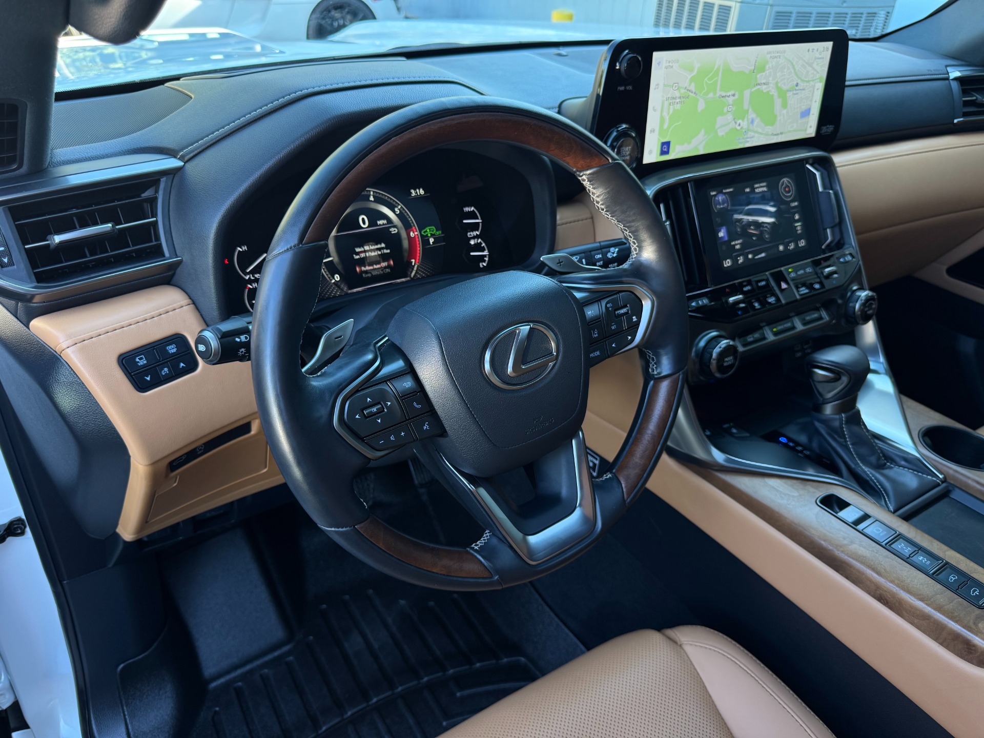 2024 Lexus LX Luxury - Photo 14