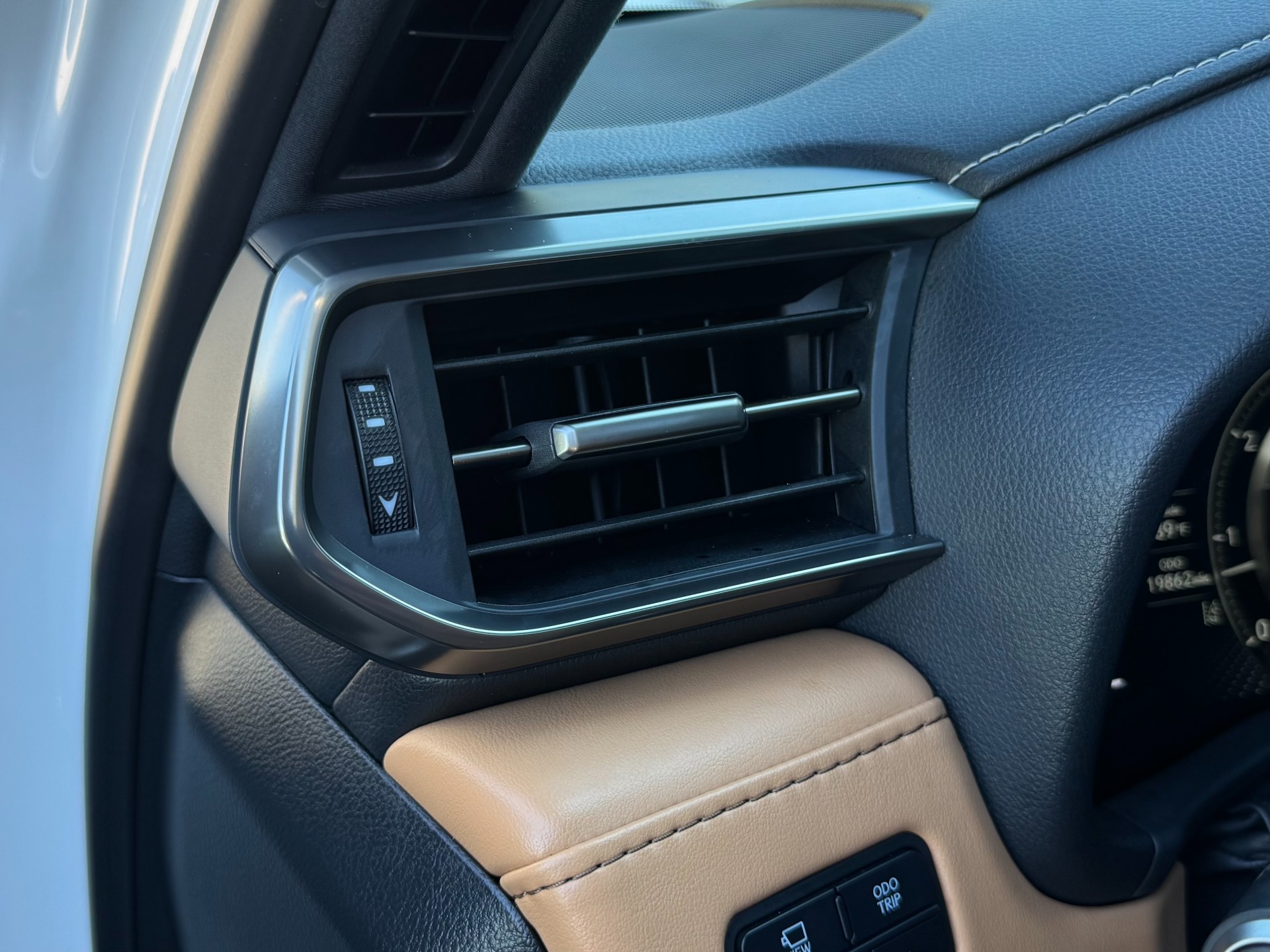 2024 Lexus LX Luxury - Photo 16
